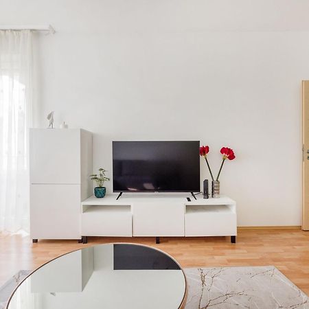 Modern Two-Bedroom Apartment With Free Parking Budapest Esterno foto