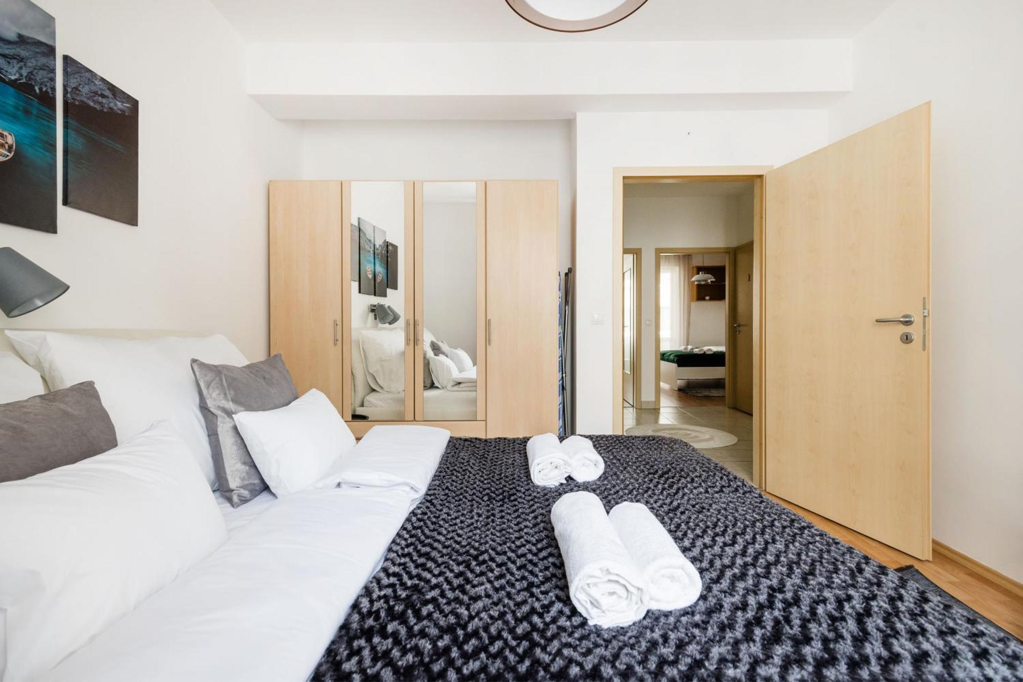 Modern Two-Bedroom Apartment With Free Parking Budapest Esterno foto